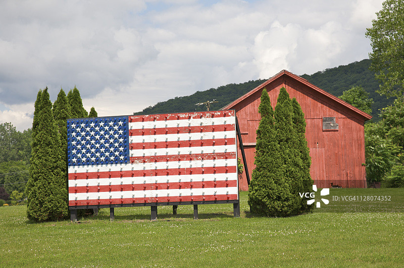 纽约州温代尔的路边美国国旗标志图片素材