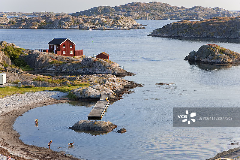 在瑞典西海岸Tjorn岛Skarhamn的海中沐浴图片素材