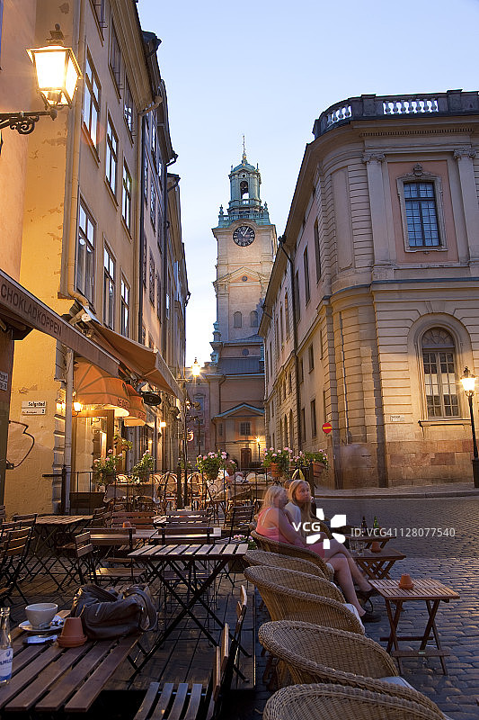 瑞典斯德哥尔摩老城广场的咖啡馆图片素材