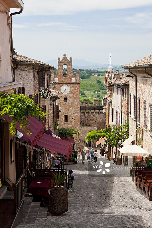 意大利马尔凯格拉达拉的中世纪城堡和村庄图片素材