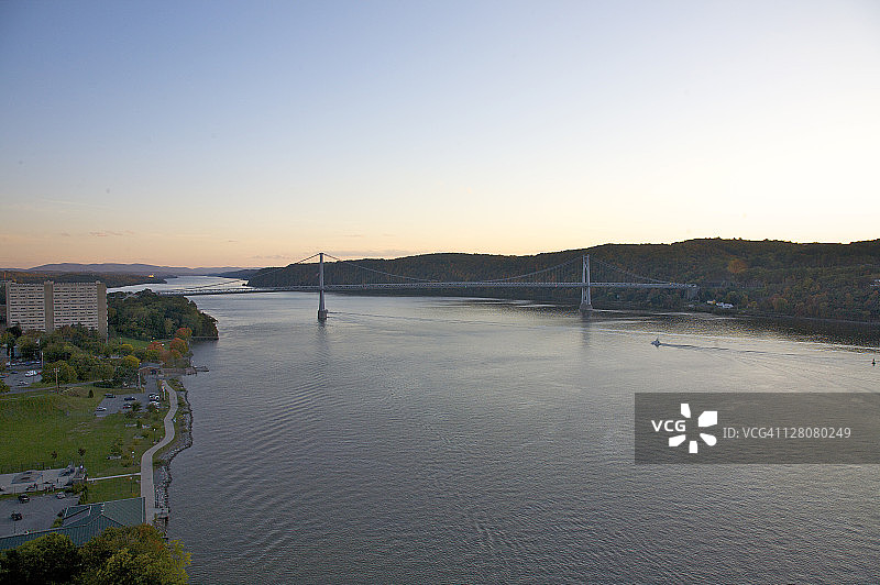 美国纽约州达奇斯县高地和波基普西之间的米德哈德逊大桥图片素材