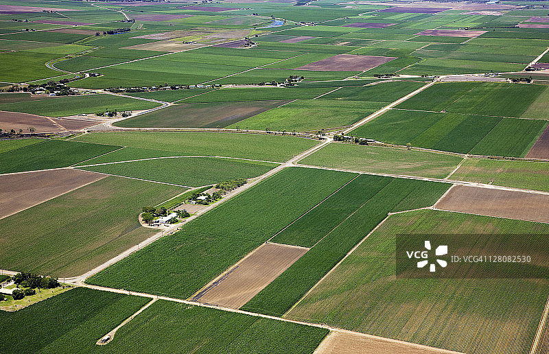 澳大利亚昆士兰州邦德堡附近的甘蔗种植园鸟瞰图图片素材