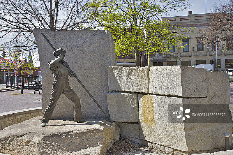 美国马萨诸塞州洛厄尔国家历史公园的石匠公共雕塑图片素材