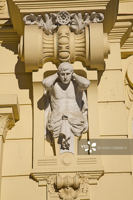 仰望西班牙安达卢西亚太阳海岸马拉加的市政厅图片素材