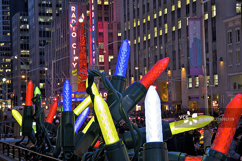 美国纽约McGraw-Hill大厦的节日灯饰图片素材