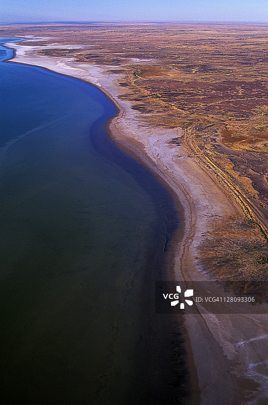 澳大利亚艾尔湖国家公园洪水后的鸟瞰图图片素材