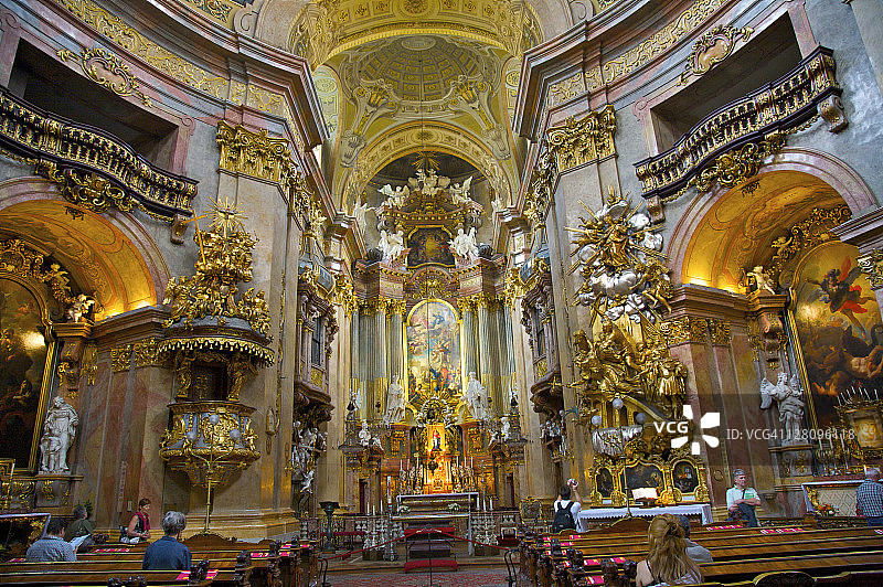 奥地利维也纳圣彼得教堂的镀金内饰（建于1702年）图片素材