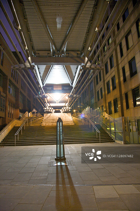 从伦敦金融城到泰特现代美术馆的千禧桥（英国伦敦，泰晤士河）图片素材