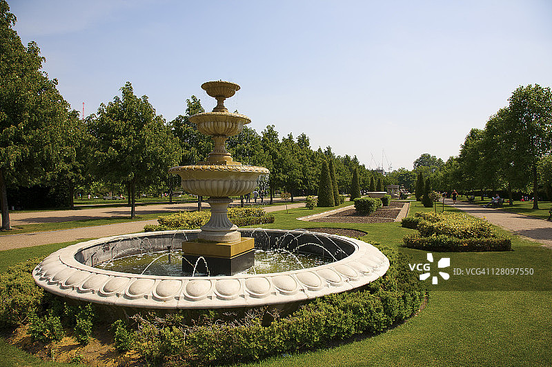 英国伦敦摄政公园的喷泉图片素材