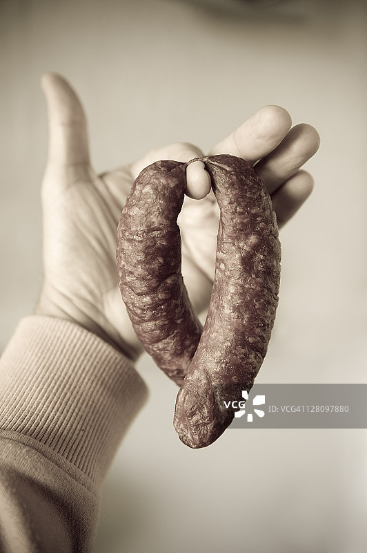 手持德国香肠，斯图加特，巴登-符腾堡州，德国图片素材