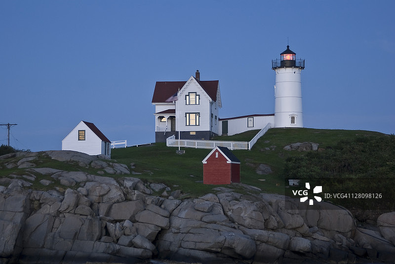 缅因州努布尔灯塔黄昏景色图片素材