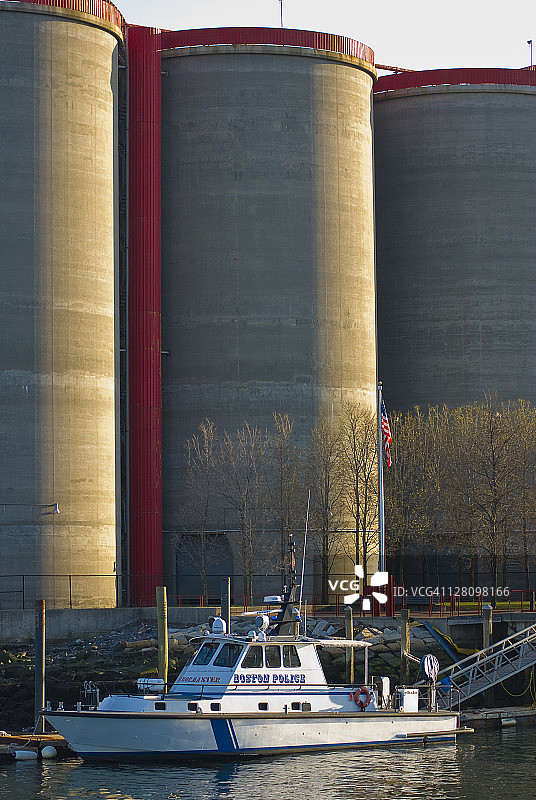 马萨诸塞州波士顿港口的警用巡逻艇图片素材