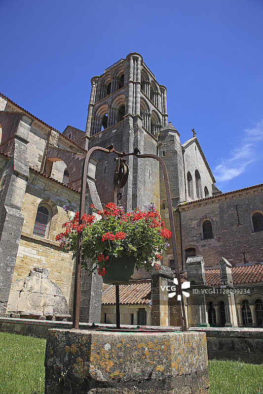 法国韦泽莱圣抹大拉教堂图片素材