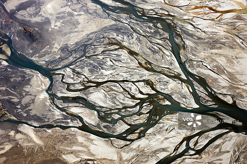 新西兰南阿尔卑斯山：注入特卡波湖的冰川河流图片素材