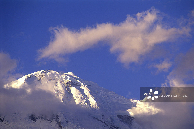 秘鲁安第斯山脉瓦斯卡兰峰图片素材