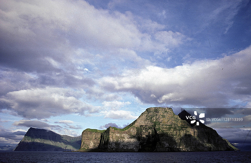 丹麦法罗群岛北大西洋山区海岸线图片素材