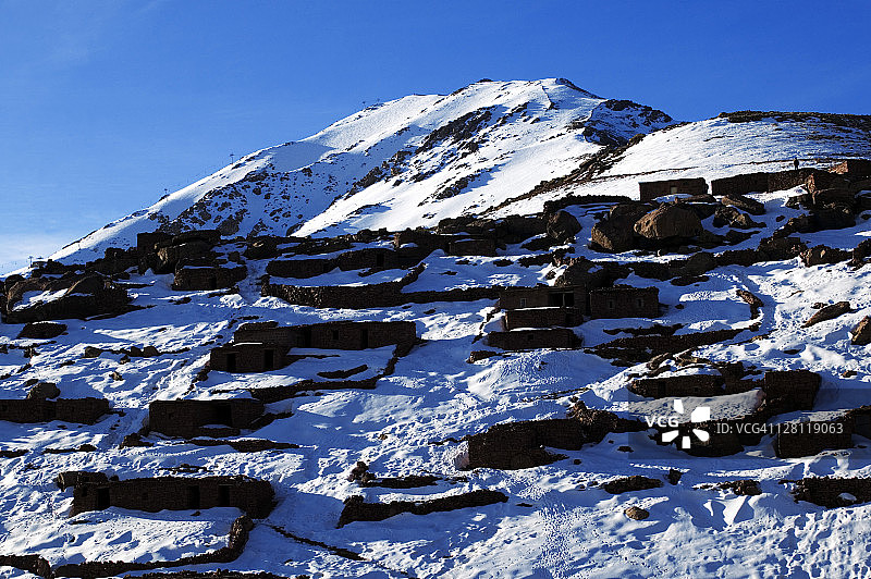 摩洛哥阿特拉斯山脉Oukaimeden地区的牧羊人石屋图片素材