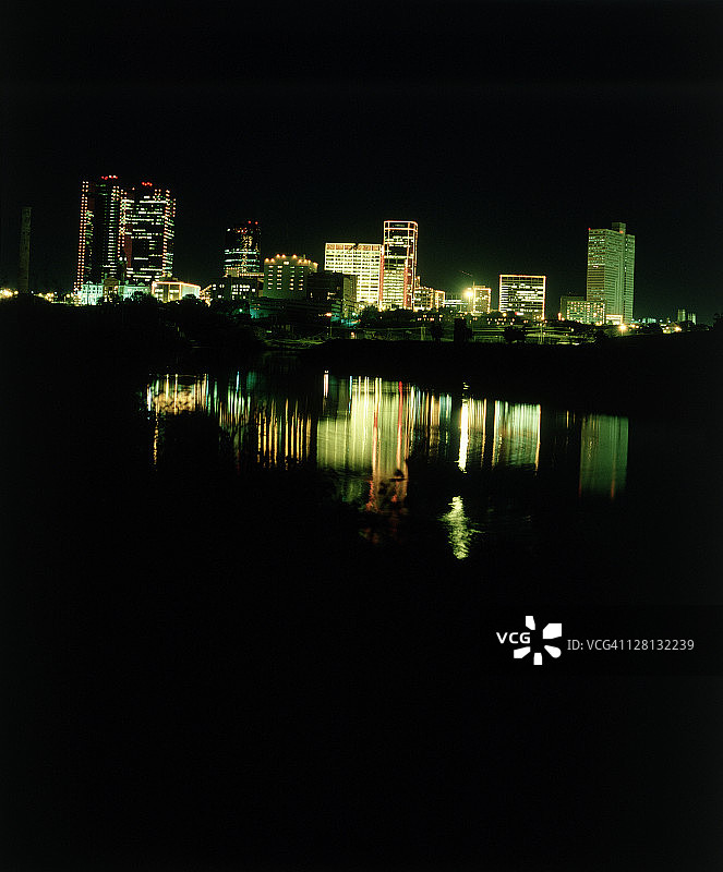 夜间沃斯堡天际线倒影，德克萨斯州图片素材