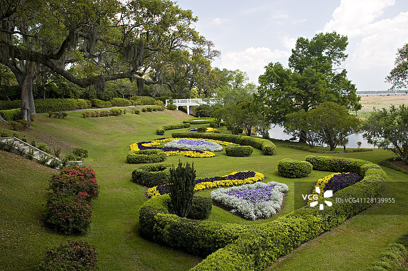 奥顿种植园花园的南贝尔维德和卷轴花园，靠近美国北卡罗来纳州威尔明顿图片素材