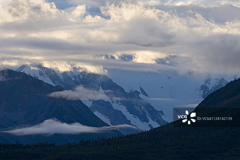 blackburn山；16390英尺（4996米），wrangell - st. elias国家公园，美国图片素材