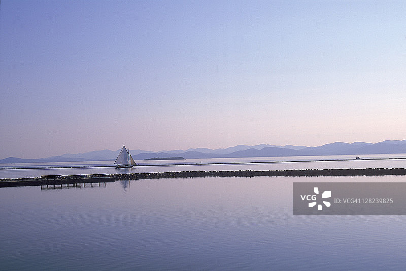 尚普兰湖水滨，佛蒙特州伯灵顿图片素材