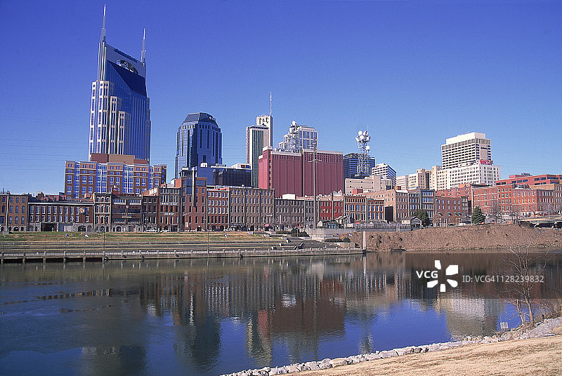 田纳西州纳什维尔市中心天际线和坎伯兰河图片素材