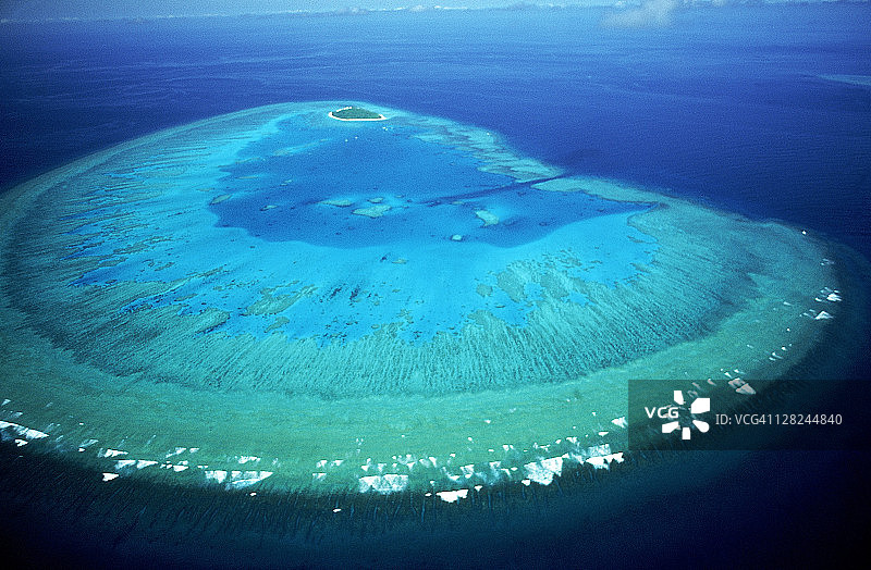 澳大利亚昆士兰州夫人马斯格雷夫岛周围的珊瑚礁航拍景观图片素材