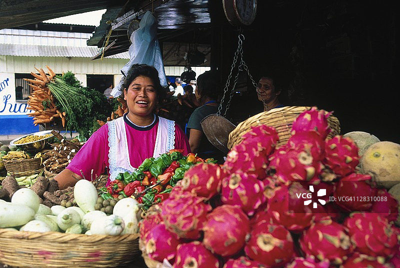 尼加拉瓜埃斯特利，妇女在售卖农产品图片素材