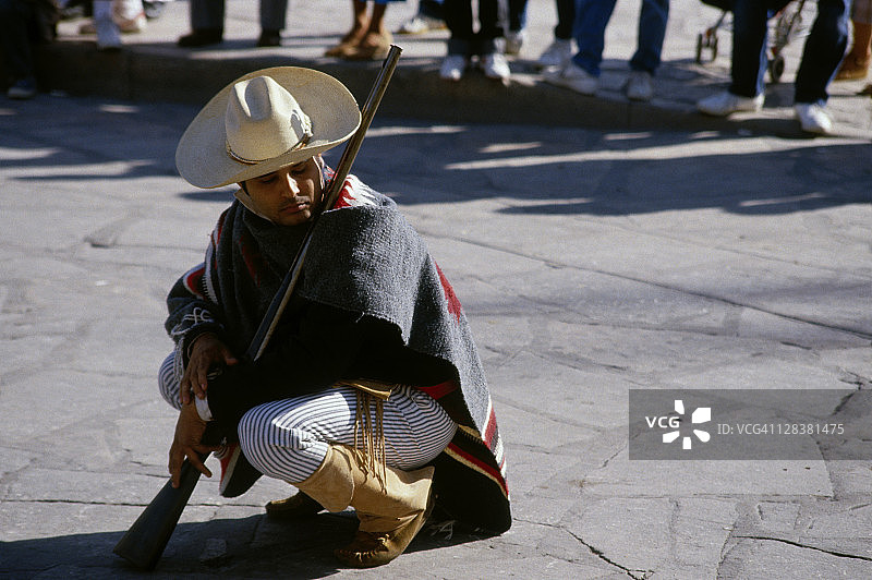 阿拉莫广场上的孤独的特哈诺士兵重演者图片素材
