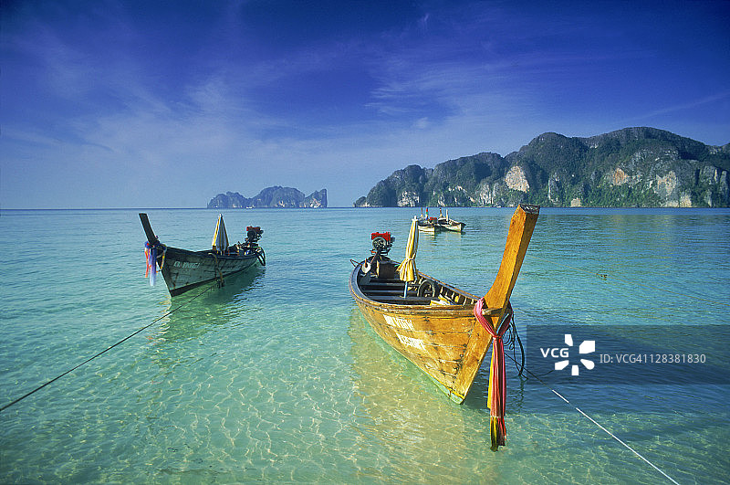泰国南部皮皮岛的船只图片素材