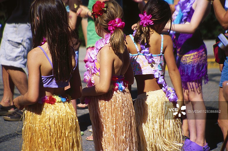 科罗拉多州宠物游行中的草裙舞女孩图片素材