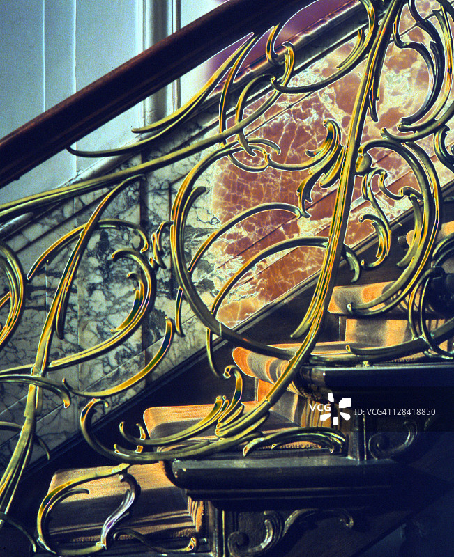 楼梯上华丽的栏杆图片素材