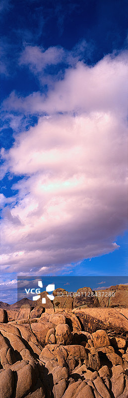 加利福尼亚州欧文斯谷的东部山脉图片素材