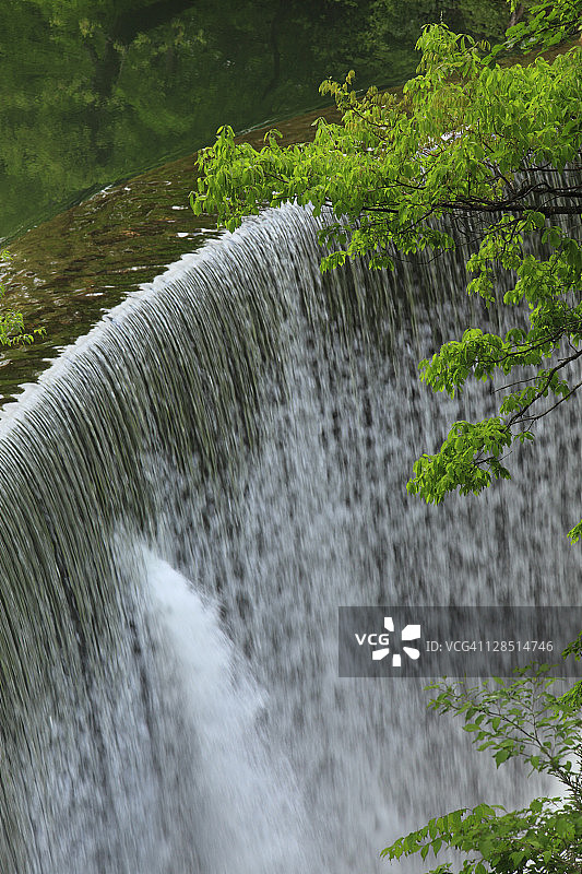 日本新泻县南鱼沼市汤泽町大源太湖图片素材