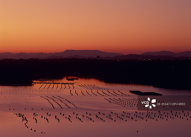 日本三重县志摩市友山公园的英虞湾晚霞图片素材