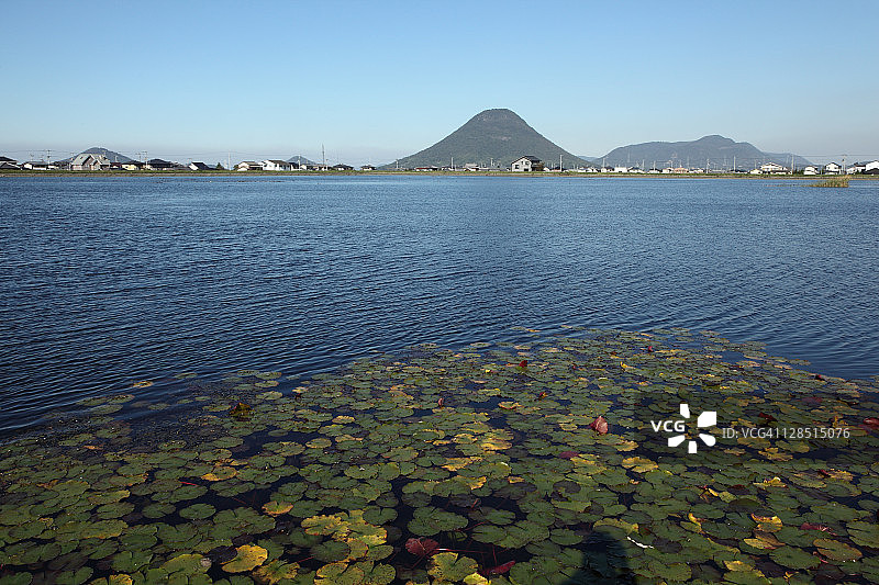 日本香川县丸龟市的饭野山和益池图片素材