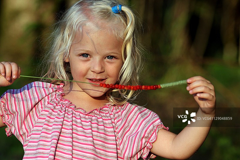 微笑女孩的肖像图片素材