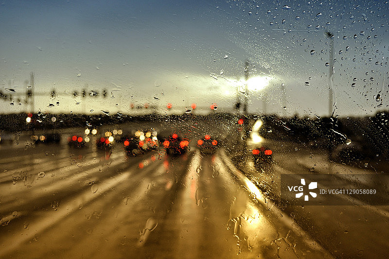 潮湿的挡风玻璃图片素材