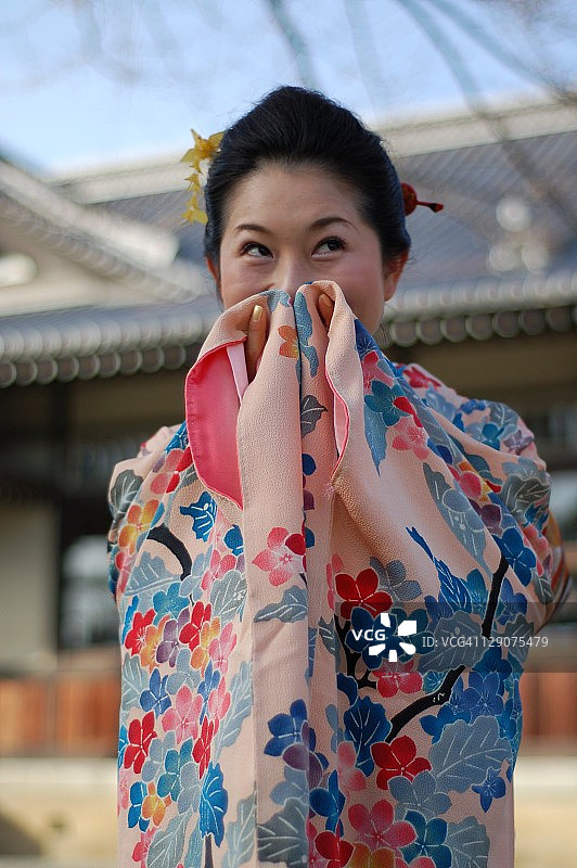 穿和服的年轻女子图片素材