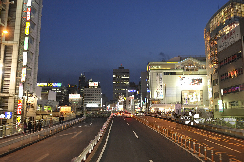 新宿站附近的道路图片素材