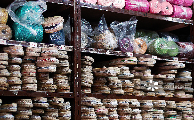 帆缆店里的帆布鞋图片素材