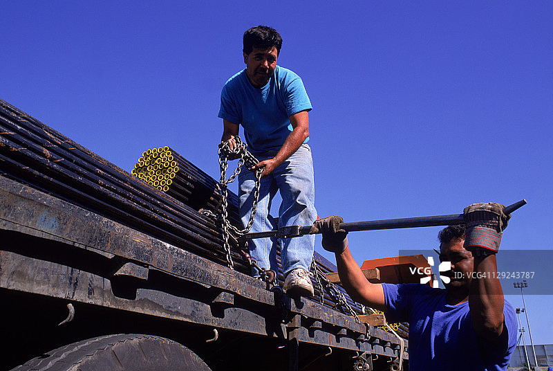 长滩卡车司机装载图片素材