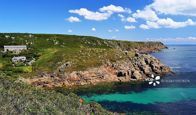 阳光明媚的Porthgwarra图片素材