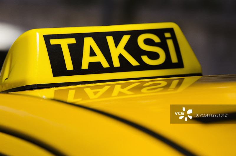 土耳其伊斯坦布尔黄色出租车图片素材