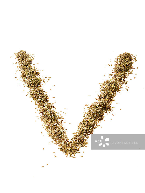 白色背景上的姜黄粉摄影棚拍摄图片素材