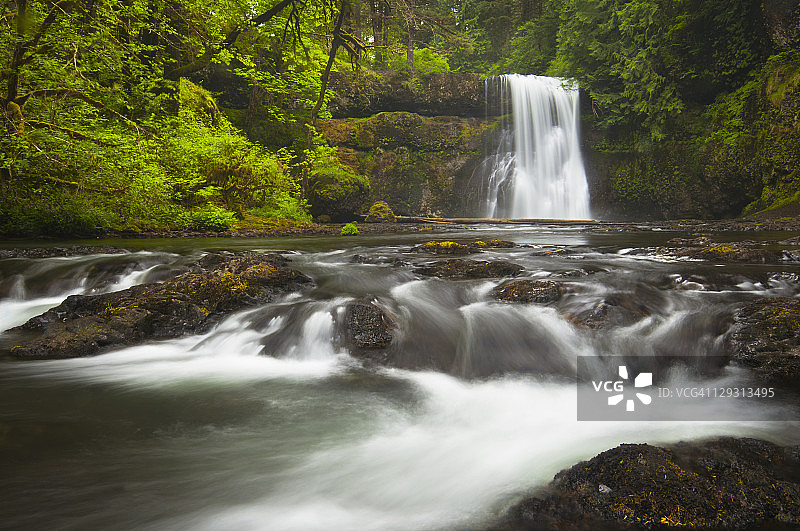 美国俄勒冈州银瀑州立公园，上北瀑布景观图片素材