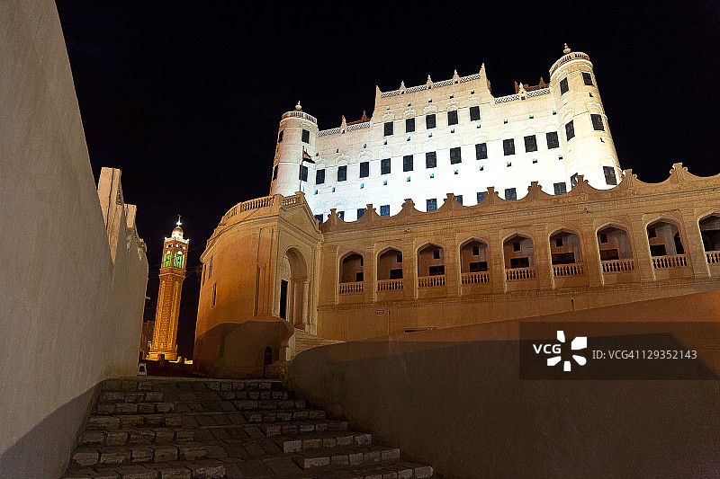 塞云哈德拉毛的苏丹宫殿夜景图片素材