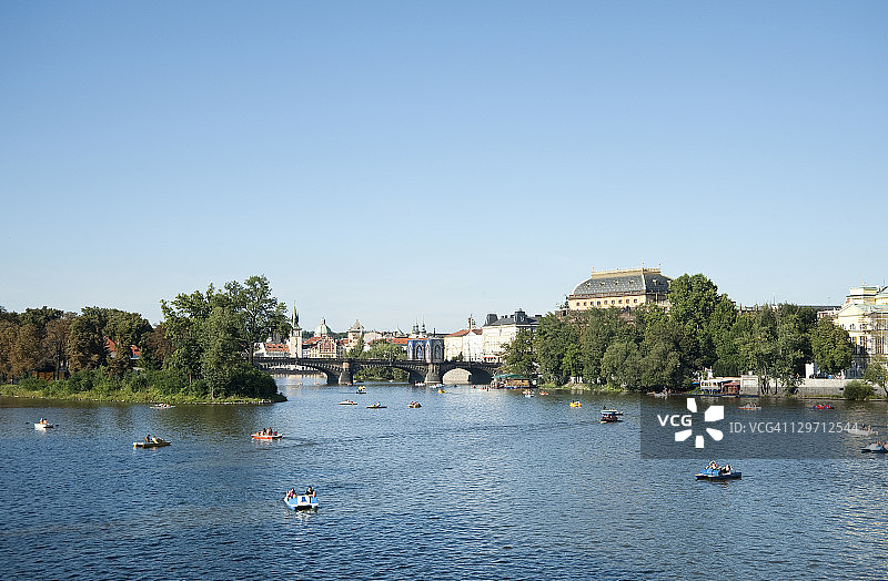 布拉格伏尔塔瓦河景色图片素材