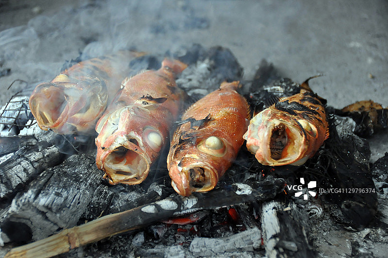 烤红眼鱼图片素材