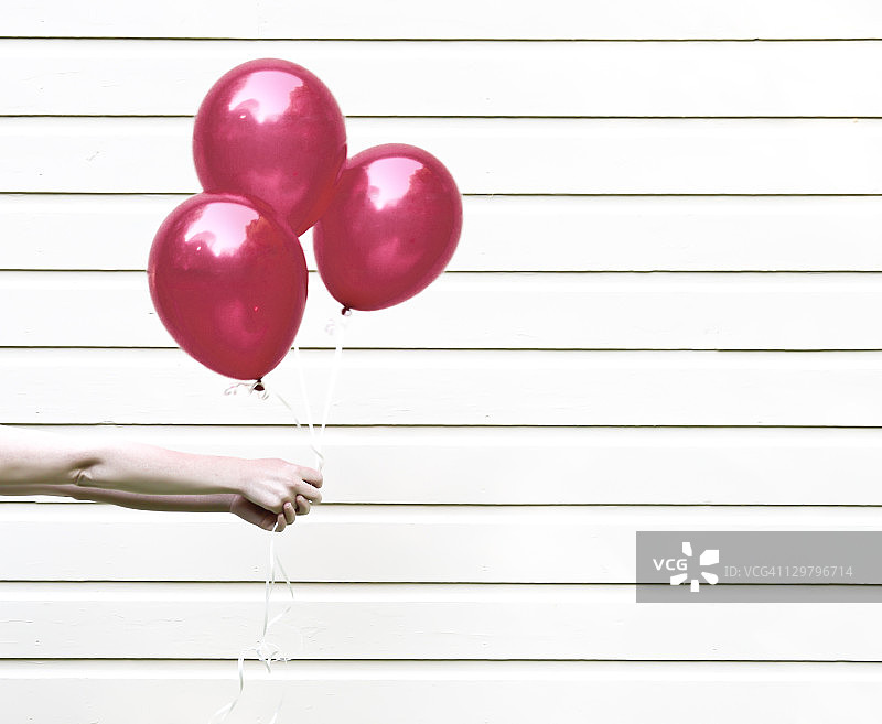 三个红色气球图片素材